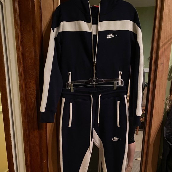 Nike Pants - NIKE SWEATSUIT